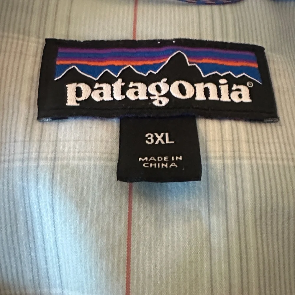 Patagonia Men's Casual Button Down Shirts - Coral and Mint - Picture 6 of 7